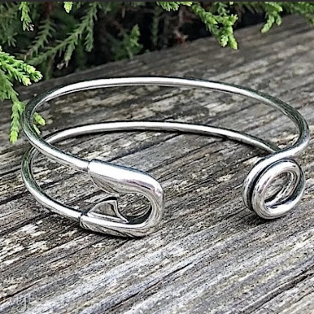 STERLING SILVER SAFETY PIN BANGLE BRACELET - Picture 2 of 11